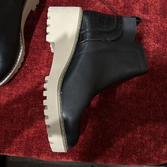 DV by Dolce Vita Rielle Black Croco Chelsea Ankle Boot Casual Size 8 - Picture 3 of 7